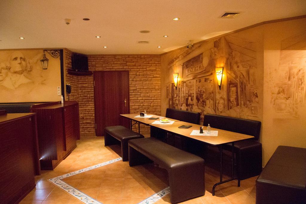 Hotel Reifenstein Kleinbartloff Ngoại thất bức ảnh